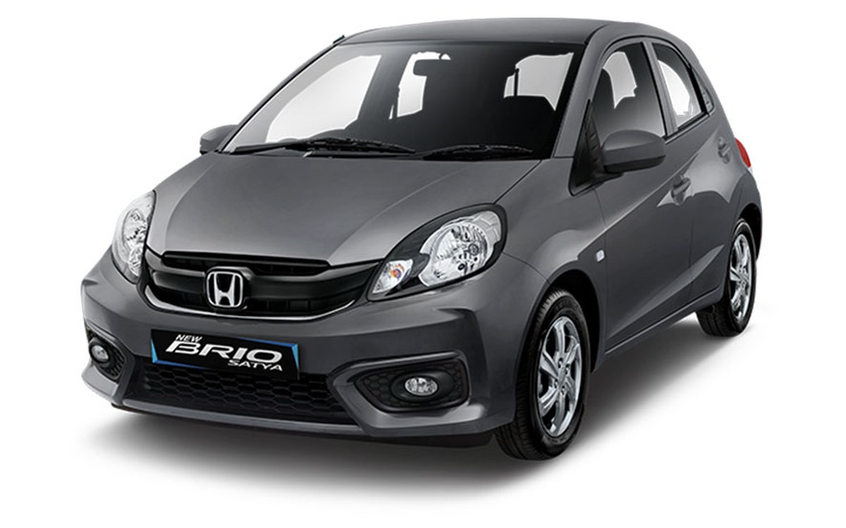Honda Brio Satya city car di jalan Indonesia